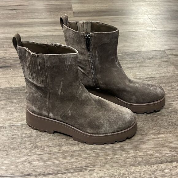 Vince Camuto Gray Chelsea Boots US 8.5 - Picture 1 of 6